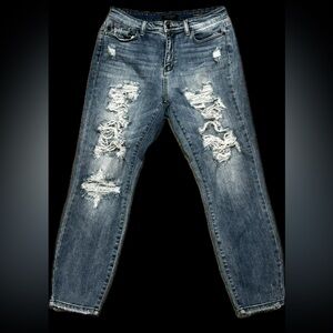 JUDY BLUE boyfriend fit distressed jeans
